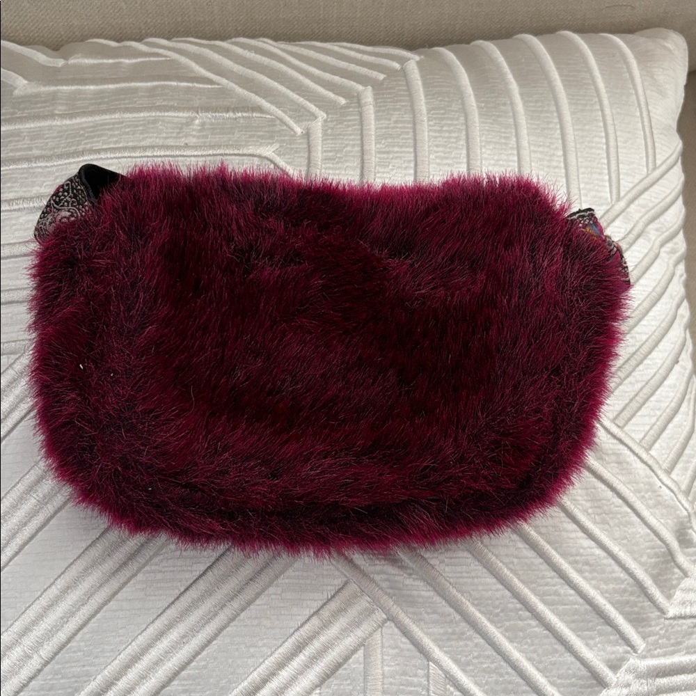 Queen Bee USA Faux Fur Shoulder Bag with Floral Trim - Picture 3 of 6